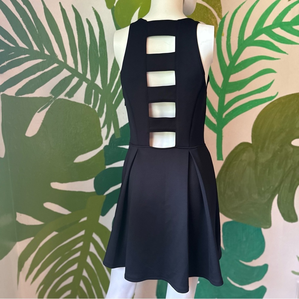 Abercrombie & Fitch Black Sleeveless Mini Dress - Picture 2 of 8